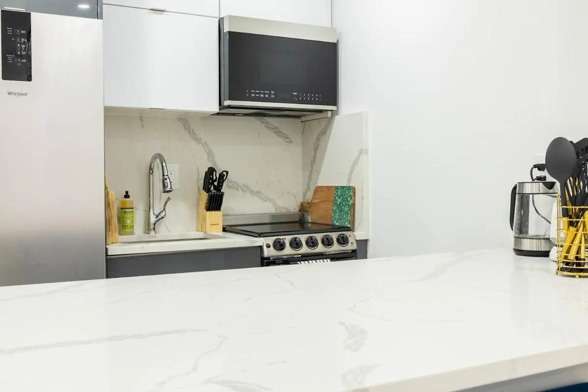 1597-13 I Brand New Studio Prime Upper East Nowy Jork 0*,