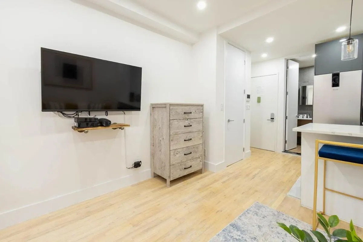 Apartment 1597-13 I Brand New Studio Prime Upper East New York